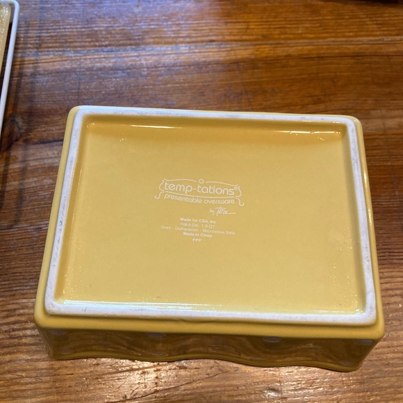 Six piece Temp-Tations, bakeware casserole, dish set yellow with white dots. - Picture 9 of 13